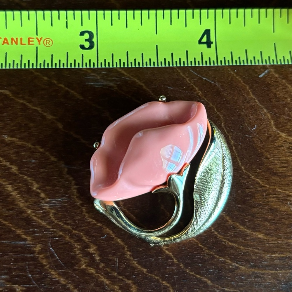 Vintage Avon 1981 "Sea Treasure" Gold Tone‎ Coral Lotus Flower Pendant Brooch - Picture 5 of 5